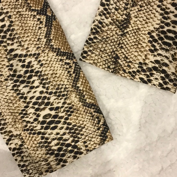 Soft and Slick Snakeskin Legging 3x Host Pick!🎉🔥 - Picture 3 of 7